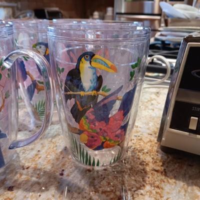 OSTERIZER BLENDER, 8 PLASTIC GLASSES AND 8 SMOOTHIE GLASSES