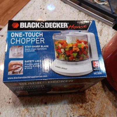 ONE TOUCH ELECTRIC CHOPPER, CROCK POT AND GLASS BAKING DISH