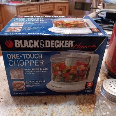 ONE TOUCH ELECTRIC CHOPPER, CROCK POT AND GLASS BAKING DISH