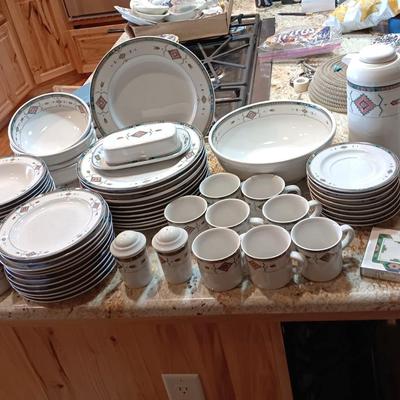HUGE SET OF STUDIO NOVA SW STYLE DINNERWARE W/EXTRAS