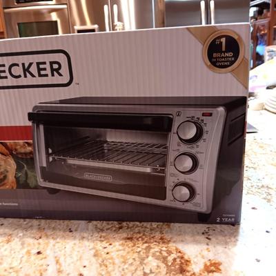 NEW BLACK & DECKER 4 SLICE TOASTER OVEN