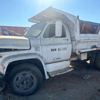 #690 • Truck with Dump Bed
