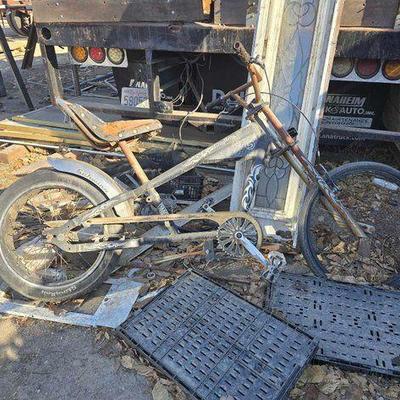 #2048 • Schwinn StingRay Chopper
