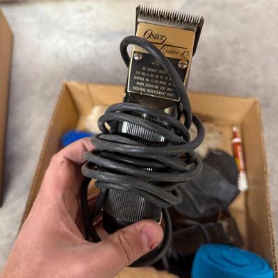 6 Horse Wraps/Oster Golden A2 electric Clippers/3 Brushes