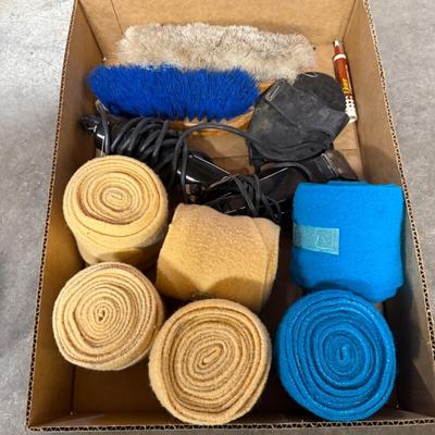6 Horse Wraps/Oster Golden A2 electric Clippers/3 Brushes