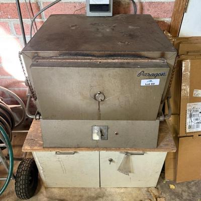 Paragon Industries Kiln with Locking Metal stand & temp. gauge