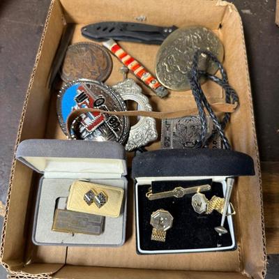 Small box of Men's jewelry/5 belt buckles/Bolo piece/Knives