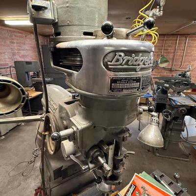 Bridgeport Turret Milling Machine w/all accessories attached