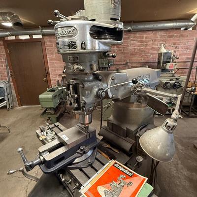 Bridgeport Turret Milling Machine w/all accessories attached