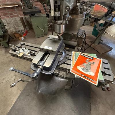Bridgeport Turret Milling Machine w/all accessories attached