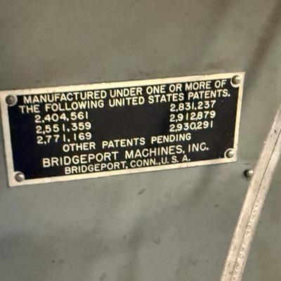 Bridgeport Turret Milling Machine w/all accessories attached
