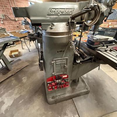 Bridgeport Turret Milling Machine w/all accessories attached