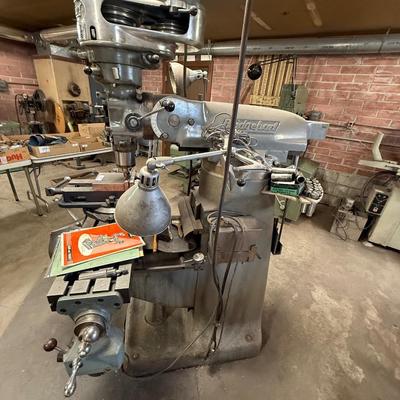 Bridgeport Turret Milling Machine w/all accessories attached
