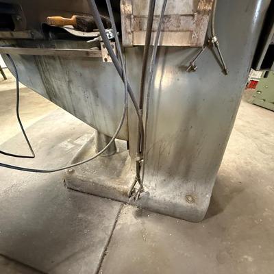 Bridgeport Turret Milling Machine w/all accessories attached