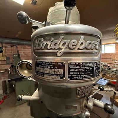 Bridgeport Turret Milling Machine w/all accessories attached