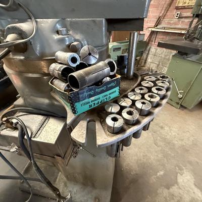 Bridgeport Turret Milling Machine w/all accessories attached