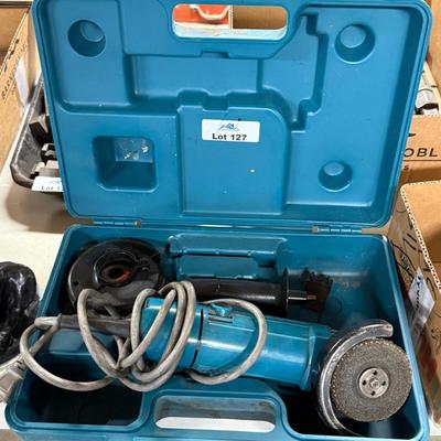 Makita Electric Grinder w/some wheels & plastic case