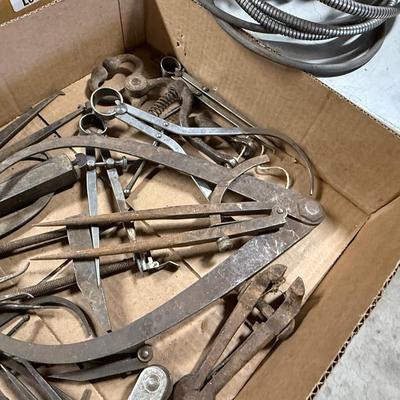Lot of vintage measuring tools – calipers/compasses