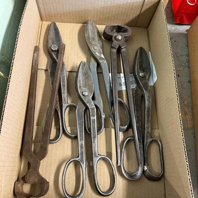 Box of 5 metal cutting sheers & other vintage tools