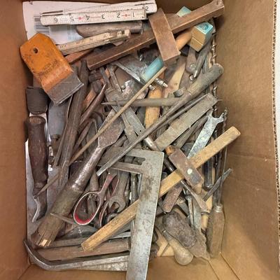 Box of Vintage metal tools – files/screwdrivers