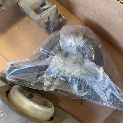 Box of misc. machine components-bearings for milling mach?