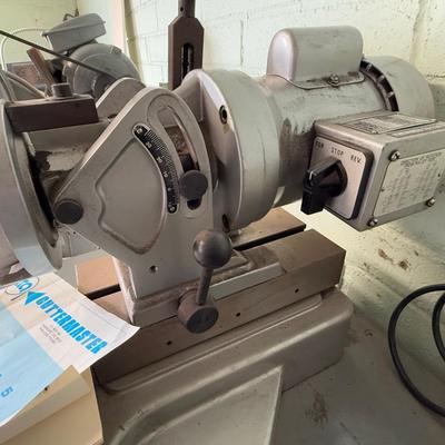 Cuttermaster Model FCG-30 Milling Machine & Cab + Box of Collets below 16