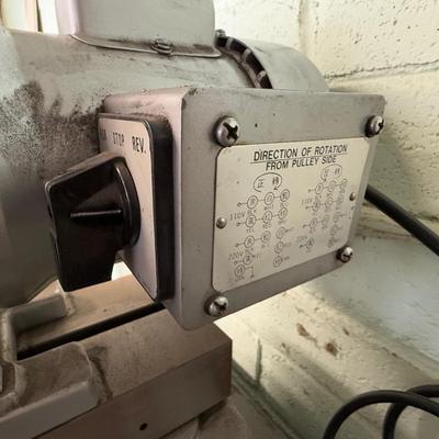 Cuttermaster Model FCG-30 Milling Machine & Cab + Box of Collets below 16