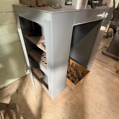 Cuttermaster Model FCG-30 Milling Machine & Cab + Box of Collets below 16