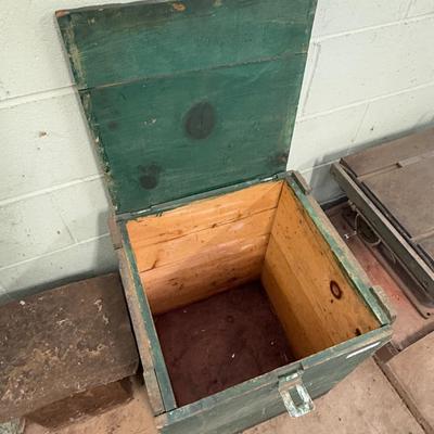 Vintage Wood green painted lift top storage crate/box