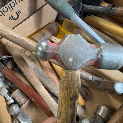 Box of Hammers – Metal finishing / Mallets