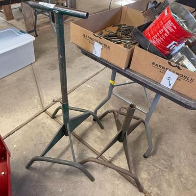 2 Metal floor stands