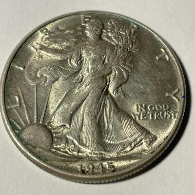 1945-P AU CONDITION WALKING LIBERTY SILVER HALF DOLLAR AS PICTURED. FREE DOMESTIC SHIPPING.