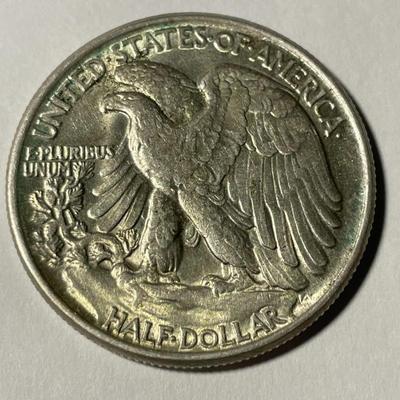 1945-P AU CONDITION WALKING LIBERTY SILVER HALF DOLLAR AS PICTURED. FREE DOMESTIC SHIPPING.