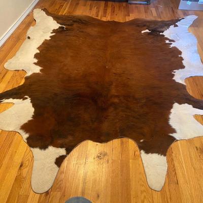 LARGE COWHIDE RUG WITH PADDING