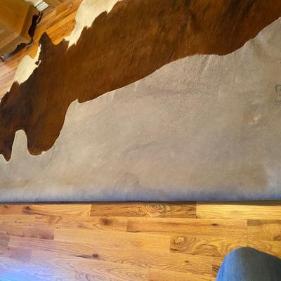 LARGE COWHIDE RUG WITH PADDING