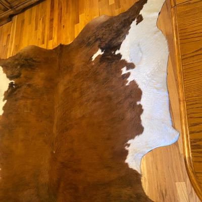 LARGE COWHIDE RUG WITH PADDING