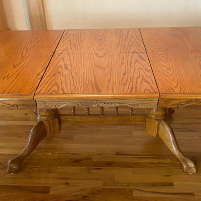 VERY NICE BUTTERFLY LEAF DINING TABLE AND CHAIRS