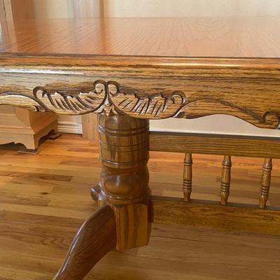 VERY NICE BUTTERFLY LEAF DINING TABLE AND CHAIRS