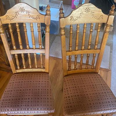VERY NICE BUTTERFLY LEAF DINING TABLE AND CHAIRS