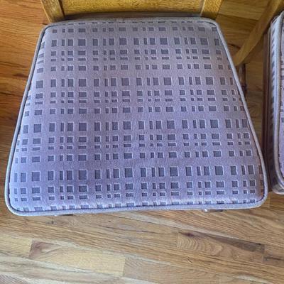 VERY NICE BUTTERFLY LEAF DINING TABLE AND CHAIRS