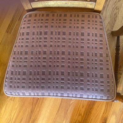 VERY NICE BUTTERFLY LEAF DINING TABLE AND CHAIRS