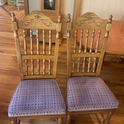 VERY NICE BUTTERFLY LEAF DINING TABLE AND CHAIRS