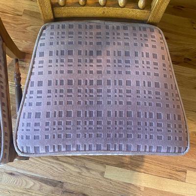 VERY NICE BUTTERFLY LEAF DINING TABLE AND CHAIRS