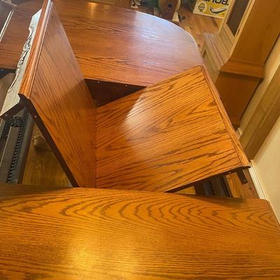 VERY NICE BUTTERFLY LEAF DINING TABLE AND CHAIRS