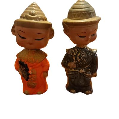 Vtg Bobble head asian couple salt and pepper shakers