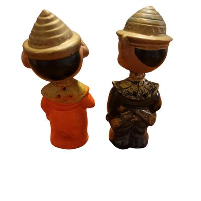 Vtg Bobble head asian couple salt and pepper shakers