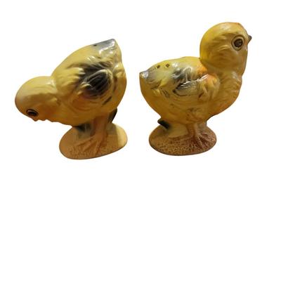 Vtg Yellow chicks salt and pepper shakers
