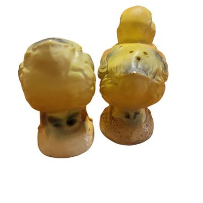 Vtg Yellow chicks salt and pepper shakers