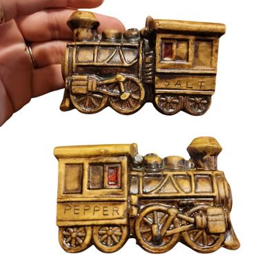 Vtg train salt and pepper shakers from Knott's Berry Farm