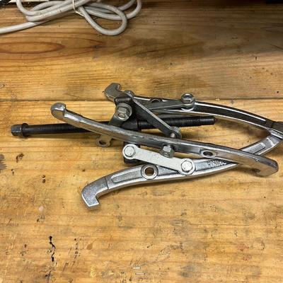 8” Gear Puller & More Tools (B3-MG)
